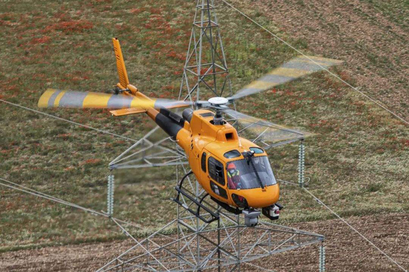 价值400万的直升机在东北吉林执行巡查任务