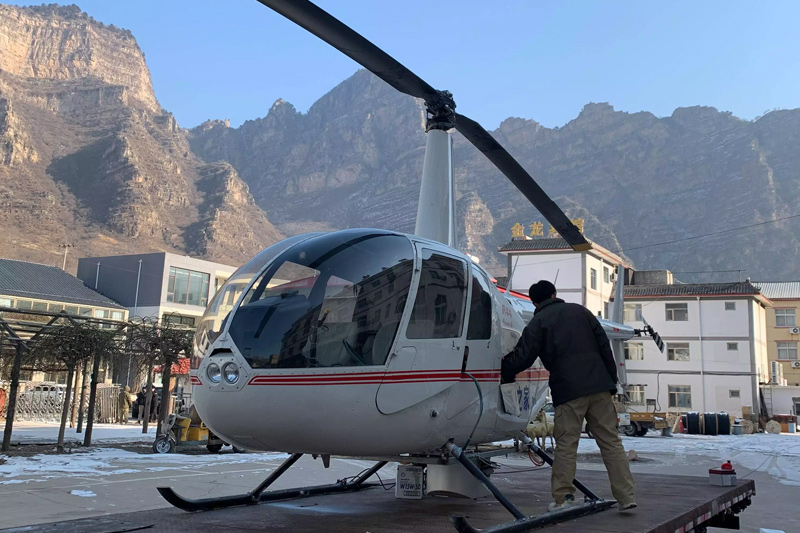 价值400万的直升机在零下十多度的北京继续航测
