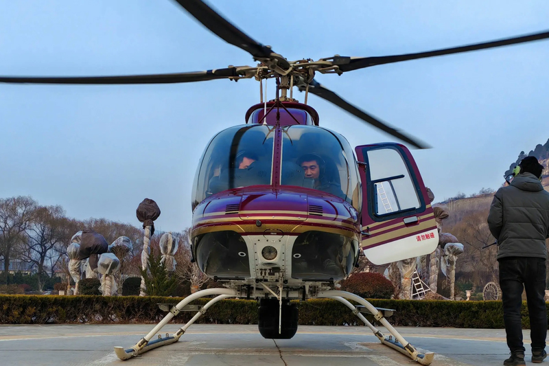 价值2000多万的贝尔直升机进行空中巡检