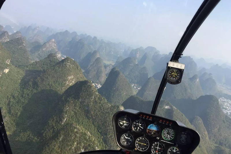 飞机之家桂林山水旅游基地乘坐直升飞机俯瞰看桂林山水你值得拥有